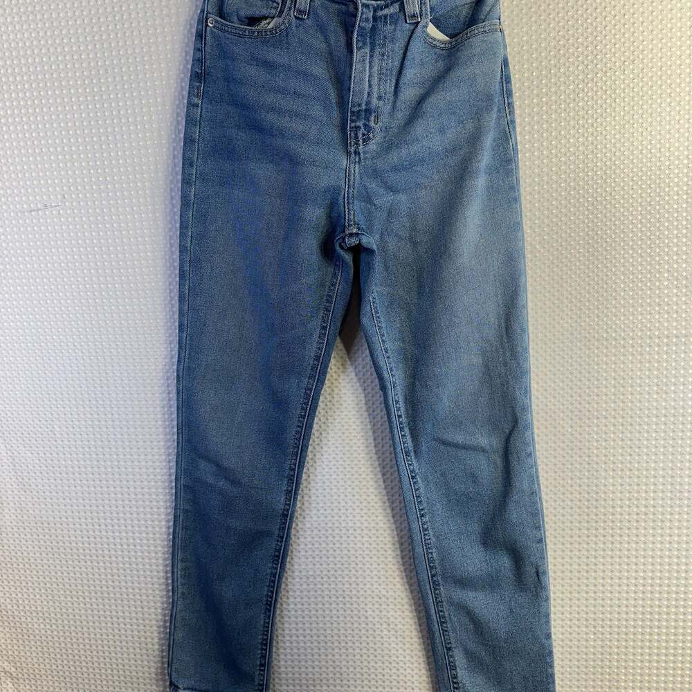 BDG Urban Outfitters High-Rise Girlfriend Cropped Jeans in Light Wash